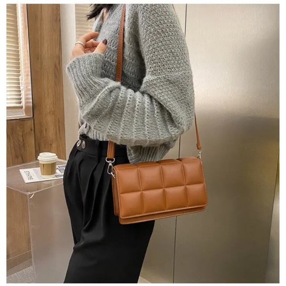 NWT Literary Single Shoulder Bag - Picture 3 of 7